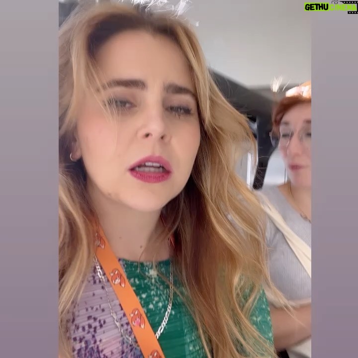 Mae Whitman Instagram - Ooooooooh wowie New York thank you for coming out to Comic Con and for showing us such love :,) we’re gonna miss you guys so much but let’s be real #lumity and the crew will live in our hearts forever WE LOVE YOU 🌈 #theowlhouse #begay #dowitchcraft