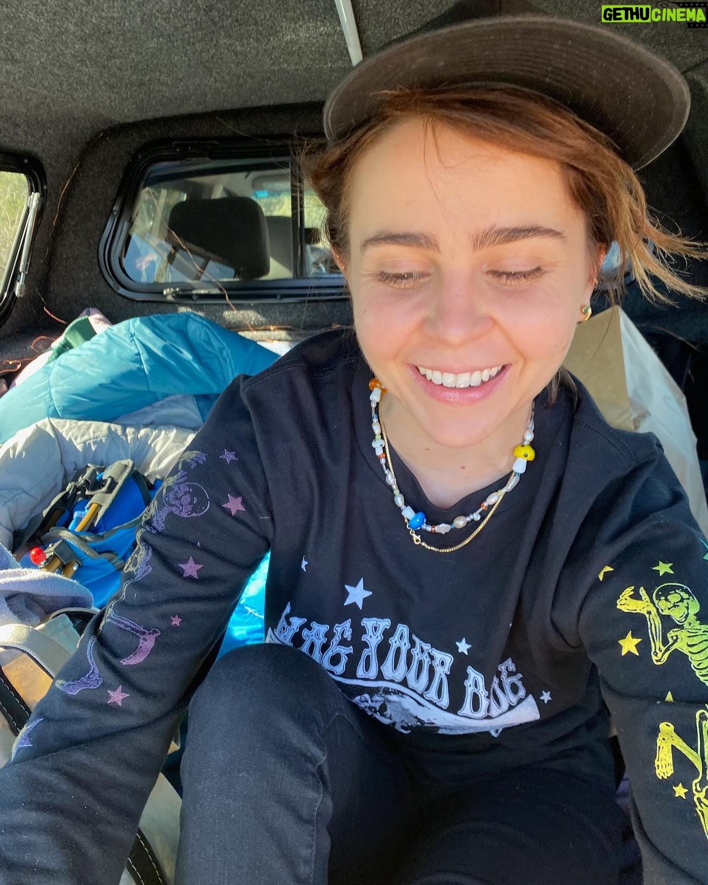 Mae Whitman Instagram - lord no one does it better. everyone’s fave little monster @kylemilleryoga has released yet another drop of incredible merch that I haven’t taken off since It arrived and for some reason I was obsessed with doing the splits in it everywhere I went weeeeee There’s still a few pieces left WALK DONT RUN to kylemilleryoga.com IF YOU TOO WANT TO DO THE SPLITS IN UNLIKELY PLACES