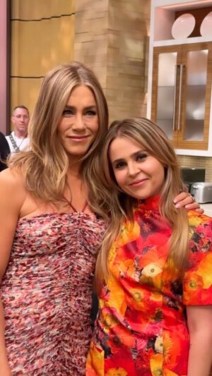 Mae Whitman Instagram - Very sweet Friends reunion! @mistergarf @jenniferaniston