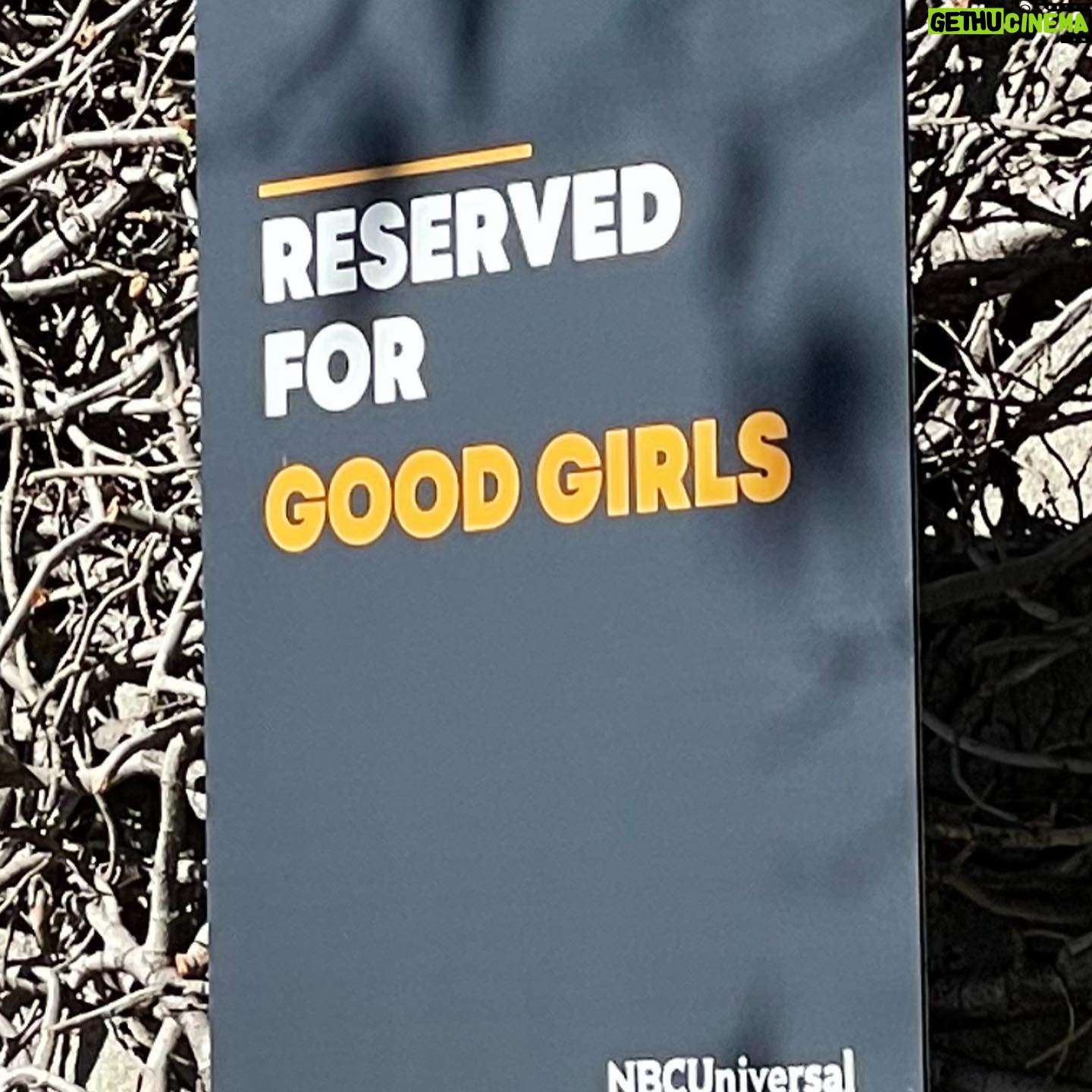 Mae Whitman Instagram - TONIGHT GOOD GIRLS IS BACK! SEASON 4 PREMIERE TONIGHT ON NBC! GET. IT.