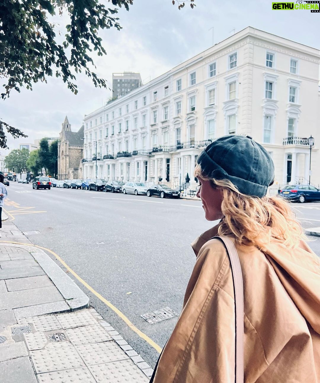 Maggie Civantos Instagram - Life of imitation’ … #tatemodern De paseito …taking a walk through London London, United Kingdom