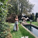 Maggie Civantos Instagram – Días de un poco de todo… de princesa a granjera…
Sunflowers, wedding, farm and lovely people … Somerset, England
