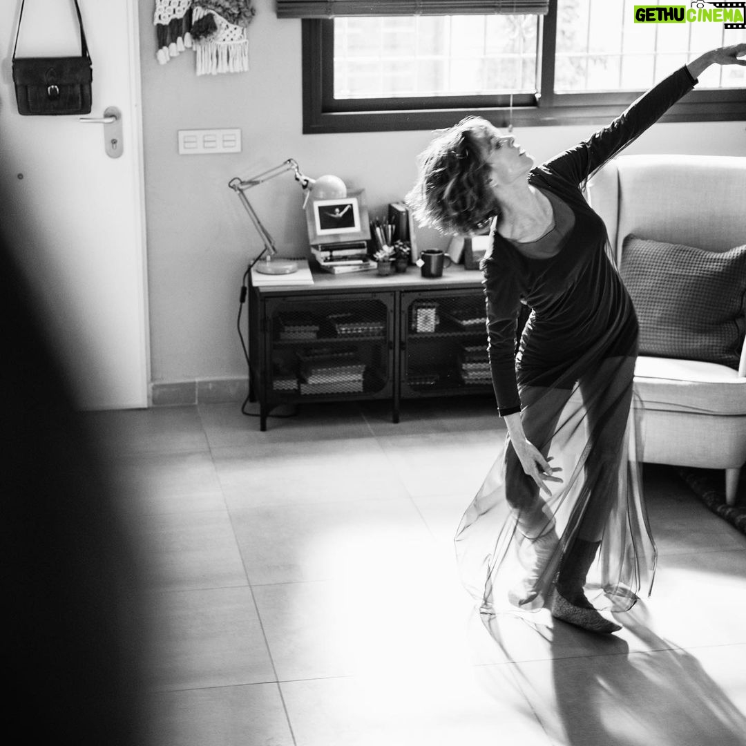 Maggie Civantos Instagram - ππ»ππ»ππ» tenemos fecha de estreno de nuestra peli EL JUEGOβ¦ @eljuegolapelicula_ Ha sido muy emocionante todo el proceso y por fin podemos compartir esta historia. A partir del 1 de septiembre en @cinesrenoir @vertice360_spain @filmsharks ππ»β€οΈ @furtadonico @pacosepulveda πΈ @remytortosa