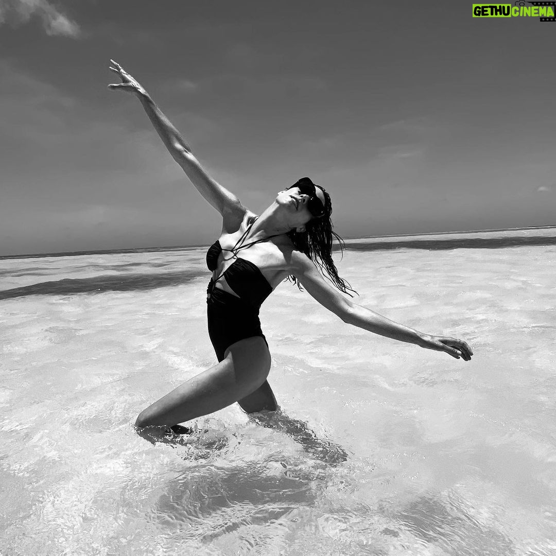 Maggie Civantos Instagram - 🌊 #tbt Los Roques Venezuela