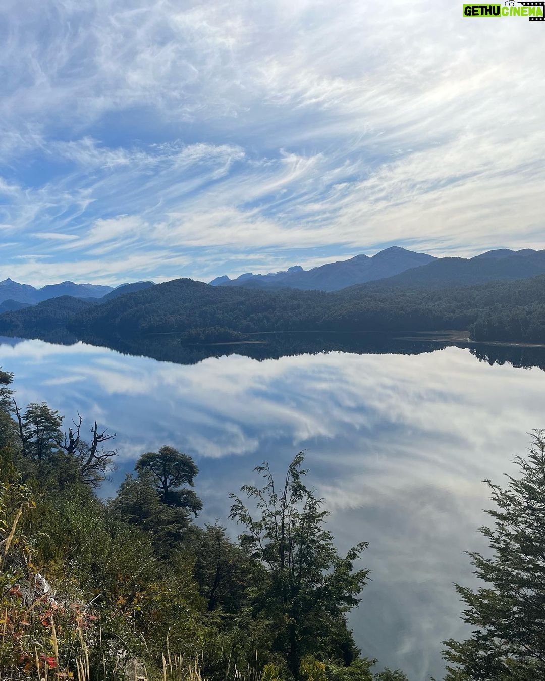 Maggie Civantos - 51.2K Likes - Primer chapuzón de mi primavera, despidiendo este maravilloso país!
Spring has sprung and autumn has come 🌻🌼
The last leg of our journey has been peaceful and beautiful #sanmartindelosandes #patagoniaargentina 🤍🫶🏼
Gracias @may_ariadna por organizar nuestro viaje!
🙏🏻 @rotui_apart_hotel