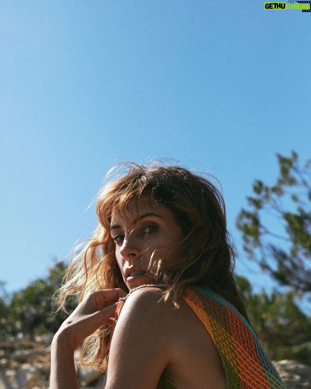 Maggie Civantos Instagram - Todo lo bueno es libre y salvaje… ⁉️ 📷 @jessrodriguezphoto