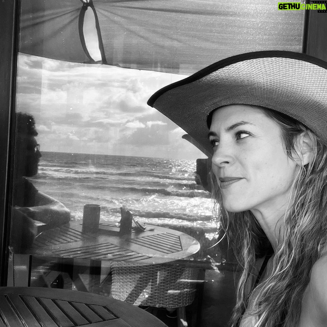 Maggie Civantos - 44.8K Likes - 🇲🇽❤️despertar cada mañana aquí… despelucada y feliz…
🌹#thanks for the experience
@otulumhotel @cenotepark @may_ariadna