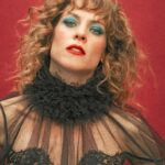Maggie Civantos Instagram - “La Maggie de 18 años pensaría que la he traicionado, pero estaría muy equivocada”. En plena edad de oro profesional, ahora con la serie ‘La pasión turca’ y el estreno de la película ‘Historias’, la actriz @maggiecivantos comparte con Esquire sus reflexiones sobre el rumbo de su carrera y también celebra su amor por Málaga: ha vuelto a sus orígenes artísticos con la fundación de un espacio creativo único entre los bosques y montañas de Coín. Texto: @goncorlor Fotos: @pablosarabiafoto Estilismo: @alinn_e y @martinatacchini__ Peluquería y maquillaje: @maria.solans (@MeryMakeup) Edición gráfica y producción: @carolalvarezpla Asistente de maquillaje y peluquería: Natalia Carrasco Asistente de fotografía: Sara Guillén Entrevista completa en el link de la bio y en el número de mayo de @esquirees