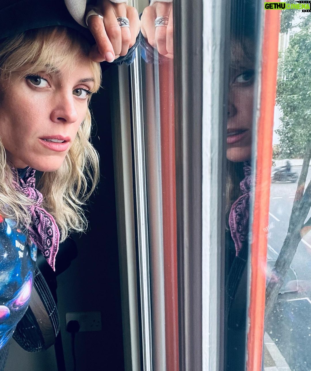 Maggie Civantos Instagram - Life of imitation’ … #tatemodern De paseito …taking a walk through London London, United Kingdom