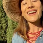 Maggie Q Instagram – Pomegranate season! ❤️
Look for the deep red color in the wild to spot antioxidants. It is not a coincidence that pomegranates, cranberries, and the lesser known nopal (prickly pear) are all deep red.