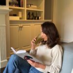 Maggie Q Instagram – Can you guess how many times I say morning?
Sip on Morning Complete all morning long. For your gut, for your health, and for your slow morning. 😉 @activatedyou