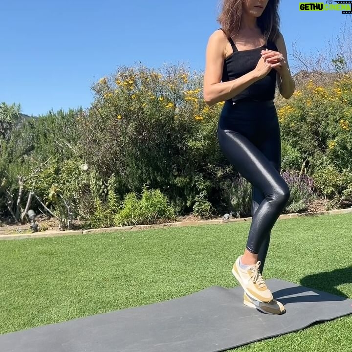 Maggie Q - 29K Likes - 10 MINUTE HIPS! Maintaining strong hip muscles and joints is key, especially for women. If your hip muscles are weak, you’re going to have poor posture, back discomfort, and bad balance. Healthy hips will help the rest of your body too like knees, shoulders and lower back.
Do these movements with control and focus! One really focused rep is better than 10 sloppy ones.
Completed 8 moves in this circuit 30 seconds each. Complete this circuit 3 times! Do each exercise in the circuit for 30 seconds, then move to the next one. Rest for 1 minute after each circuit.
1. Squat - 30 seconds
2. Side lunge right - 30 seconds
3. Side Lunge left - 30 seconds
4. Reverse Lunge right - 30 seconds
5. Reverse Lunge left - 30 seconds
6. Bird Dog right - 30 seconds
7. Bird Dog left - 30 seconds
8. Seated knee tucks - 30 seconds (hands on ground, focus on hip flexors. If you want a challenge, lift your arms to your side.)