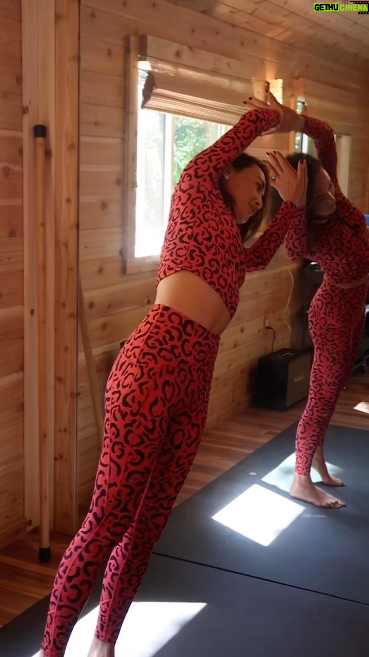 Maggie Q - 20.8K Likes - I do these body weight movements when I travel or am somewhere without equipment. I call it Wall Pilates! But really it’s just using what you have to sweat a little and get your body moving!
Do this circuit, 3 sets of 10
Left elbow to left knee - 10
Right elbow to right knee - 10
Side leg raise: right leg - 10, left leg - 10
Back leg raise: right leg - 10, left leg - 10
Back leg raise, micro pulse: right leg - 10, left leg - 10