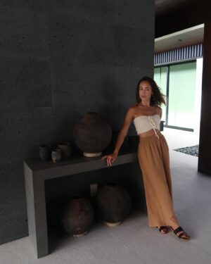Maggie Q Instagram - Maggie’s Design Corner! lol 
I love to bring the outside, inside! Things like weathered wood, stone, clay pottery, and even, fossilized sea shells bring so much energy to interior spaces. The vitality of each materials past life completes a room.