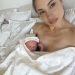 Magui Bravi Instagram - Al final dar la teta es un arte …. Miguel angel , da Vinci , Picasso …..unos nabos …. Dicen q dar la teta es como prepararse para una maratón: Requiere que se le dedique tiempo y paciencia. Entrenar para un maratón no es como cualquier carrera, hay que dedicarle más tiempo y tener más paciencia para lograr progresar. La Lactancia es más exigente ya que requiere una estimulación constante, tanto para dar suficiente alimento como para mantener la producción. 🫶🏻