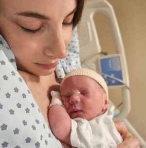 Magui Bravi Instagram - 23/1/2024 te convertiste en el dia favorito de toda mi vida. 
Bienvenido Galileo ! 
Un embarazo de alto riesgo y una cesárea de emergencia.  Algun día les contaré cómo fue nuestro tercer trimestre. 
Hoy estamos los dos bien y muy agradecidos. 

Gracias a mi obstetra  @evan_dipi y todo el equipo de @sanatoriolosarcos que nos acompañaron y contuvieron en un dia tan especial @maralestelle8 #GustavoLabordeau. 

Y también quienes acompañaron y siguieron de cerca a mi gordo todo el camino @ecografiasclavelli @cedearleguizamon 

La última foto es Impresionante ❤️