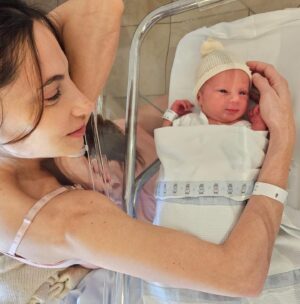 Magui Bravi Instagram - 23/1/2024 te convertiste en el dia favorito de toda mi vida. 
Bienvenido Galileo ! 
Un embarazo de alto riesgo y una cesárea de emergencia.  Algun día les contaré cómo fue nuestro tercer trimestre. 
Hoy estamos los dos bien y muy agradecidos. 

Gracias a mi obstetra  @evan_dipi y todo el equipo de @sanatoriolosarcos que nos acompañaron y contuvieron en un dia tan especial @maralestelle8 #GustavoLabordeau. 

Y también quienes acompañaron y siguieron de cerca a mi gordo todo el camino @ecografiasclavelli @cedearleguizamon 

La última foto es Impresionante ❤️