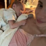 Magui Bravi Instagram - Feliz primer mes bebito! . El amor de mi vida. Al final viniste vos a enseñarme a mí tantas cosas! 🥹 Sigo sin saber cómo se hace esto. Pero cada día trato de ser mejor para vos. ❤️
