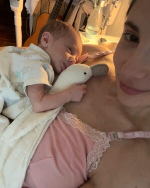Magui Bravi Instagram - Feliz primer mes bebito! . El amor de mi vida.  Al final viniste vos a enseñarme a mí tantas cosas! 🥹
Sigo sin saber cómo se hace esto. Pero cada día trato de ser mejor para vos. ❤️