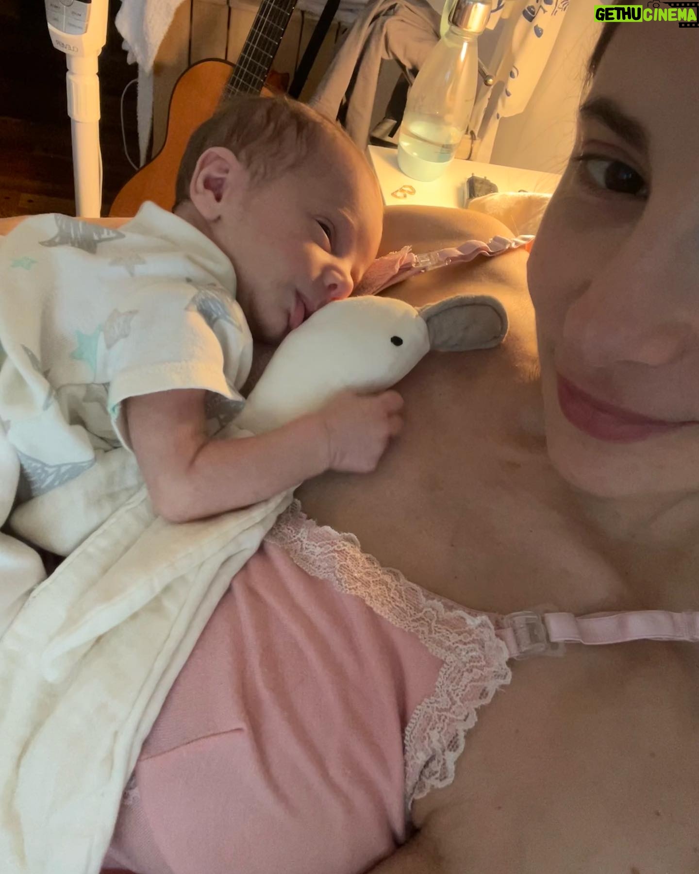 Magui Bravi - 55.9K Likes - Feliz primer mes bebito! . El amor de mi vida. Al final viniste vos a enseñarme a mí tantas cosas! 🥹
Sigo sin saber cómo se hace esto. Pero cada día trato de ser mejor para vos. ❤️