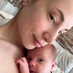 Magui Bravi Instagram - Feliz primer mes bebito! . El amor de mi vida. Al final viniste vos a enseñarme a mí tantas cosas! 🥹 Sigo sin saber cómo se hace esto. Pero cada día trato de ser mejor para vos. ❤️