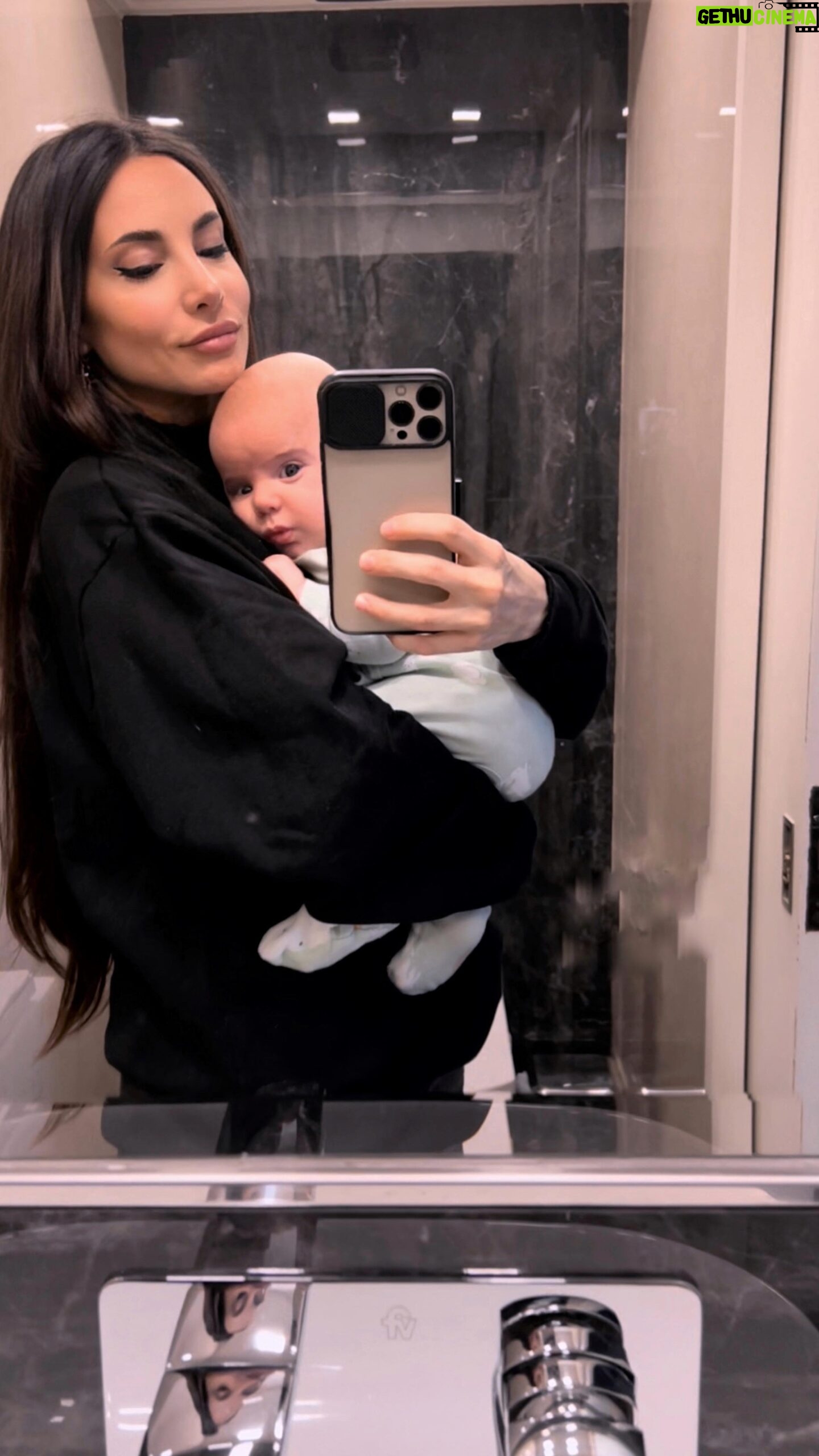 Magui Bravi Instagram - Una mañana con nosotros a mis 4 meses ♥️ • @huggiesargentina ♥️