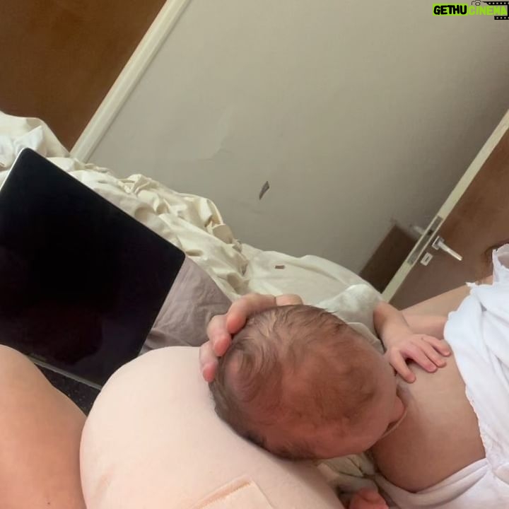 Magui Bravi - 55.9K Likes - Feliz primer mes bebito! . El amor de mi vida. Al final viniste vos a enseñarme a mí tantas cosas! 🥹
Sigo sin saber cómo se hace esto. Pero cada día trato de ser mejor para vos. ❤️