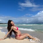 Magui Bravi Instagram - Mini Dump @unico2087 🌊 🌙💕 #myunicoexperience #babymoon 1) burbujas 🫧 en el balcón 2) noche japonesa ❣️ 3) sugar mami 😂 4)y 5) al acuarianito le gusta el agua 🌊 5 ) the shining 👹 pre Halloween 6) 7) 8) pool time 😃