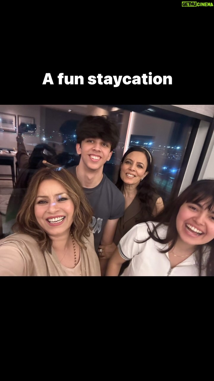 Mahima Chaudhry Instagram - A vacation with a twist. Stayed away from flights ? No. Watched many take offs & landings What a beautiful view it was a wonderful stay @fairfieldbymarriottmumbai Marriott big Thanku to the entire staff , the chefs , Gm Ajoy Balkrishna As the GOAN FOOD Festival is on …. The spread had it all the Goan food lovers can rush there it’s on till the 17 th of Dec