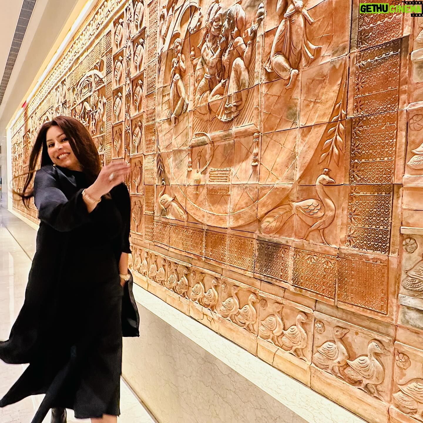 Mahima Chaudhry Instagram - In Durgapur ,WB ..this beautiful terracotta wall … u have to picture it