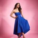 Mahima Makwana Instagram – Embracing with tranquil beauty of blue amidst cotton candy clouds. 💙✨ 
Promotions  #Showtime  @disneyplushotstar 🧨✨
.
.

Photographer- @akshayphotoartist 
MUA – @sakbagasramua 
Hairstylist- @shrushti_birje_28 
Styled by: @esther_pinto98
Outfit: @ozeqo
Jewellery: @kushalsfashionjewellery 
Footwear: @aands_official @ascendcommunication
Assisted by: @__praa____