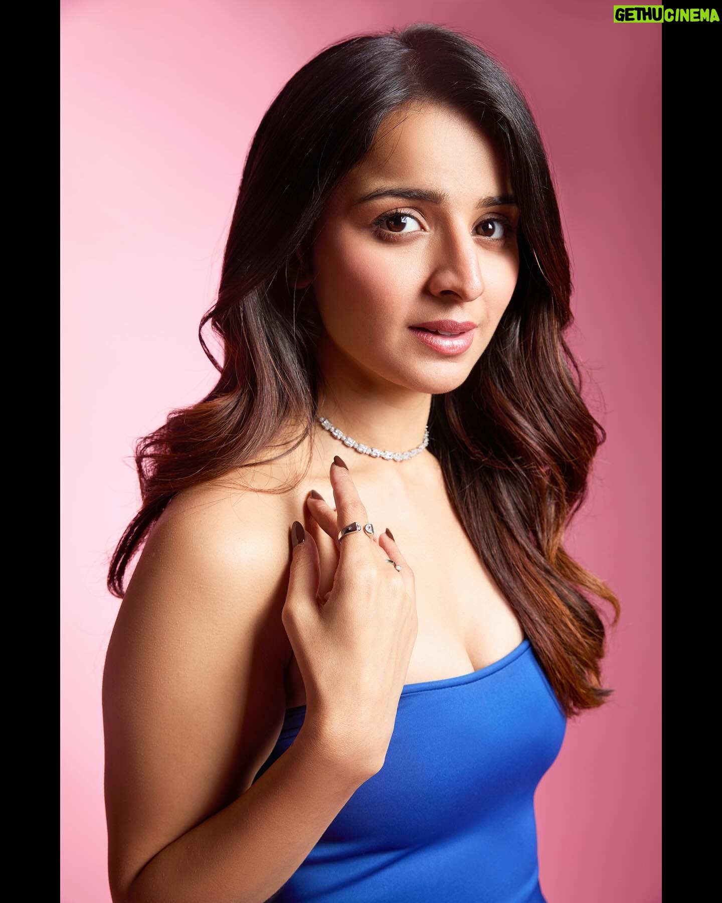 Mahima Makwana Instagram - Embracing with tranquil beauty of blue amidst cotton candy clouds. 💙✨ Promotions #Showtime @disneyplushotstar 🧨✨ . . Photographer- @akshayphotoartist MUA - @sakbagasramua Hairstylist- @shrushti_birje_28 Styled by: @esther_pinto98 Outfit: @ozeqo Jewellery: @kushalsfashionjewellery Footwear: @aands_official @ascendcommunication Assisted by: @__praa____