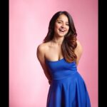 Mahima Makwana Instagram – Embracing with tranquil beauty of blue amidst cotton candy clouds. 💙✨ 
Promotions  #Showtime  @disneyplushotstar 🧨✨
.
.

Photographer- @akshayphotoartist 
MUA – @sakbagasramua 
Hairstylist- @shrushti_birje_28 
Styled by: @esther_pinto98
Outfit: @ozeqo
Jewellery: @kushalsfashionjewellery 
Footwear: @aands_official @ascendcommunication
Assisted by: @__praa____