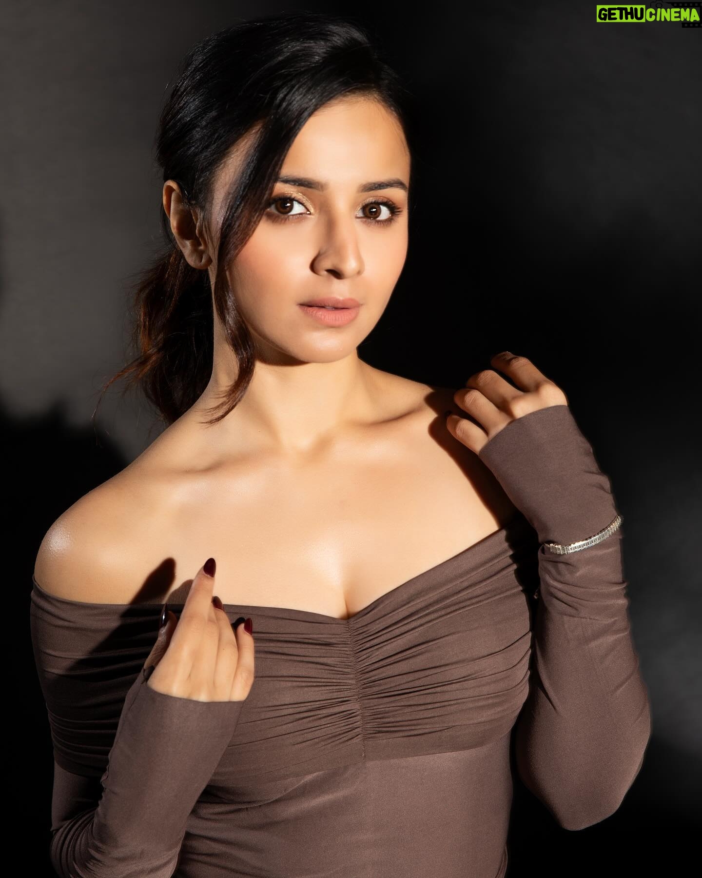 Mahima Makwana - 115.2K Likes - 🖤