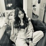 Mahima Makwana Instagram – Flashback Friday of Devika’s looks from #TumseNaHoPaayega styled fantastically by my fav @niharikabhasinkhan21 Maam on my current fav film track! 🤍 #toolatepost #nevermind #devika #tumsenahopaayega #bye