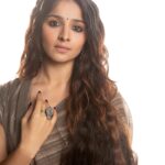 Mahima Makwana Instagram - ✨ @akshayphotoartist @krishi1606 @sakbagasramua @shrushti_birje_28 Outfit @jayatigoenka.handwork Accessories @rimayu07