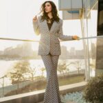 Mahira Khan Instagram - Miss me ? 🤍 For the @theemigala panel and opening night🤌🏼 Styled by @manekaharisinghani Suit @elisabettafranchi Makeup @anamfarooqkhan_makeup Hair @danihairstylist1 Jewelry @toktam.jewelry Photography @fatimatariqphotography