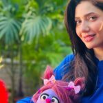 Mahira Khan Instagram – I wish @pakkaydost was around when Azzu was growing up!
Loved being a part of it. Do check it out, your little ones will love it🤌🏼🤩💃🏽🕺🏻
@bilalxmaqsood @pakkaydost
