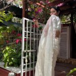 Mahira Khan Instagram – Belated Eid Mubarak Jaanemans 🤍
My beautiful eidi by my beautiful @jamshadys @feehajamshedofficial 🤍🌹🕊️
