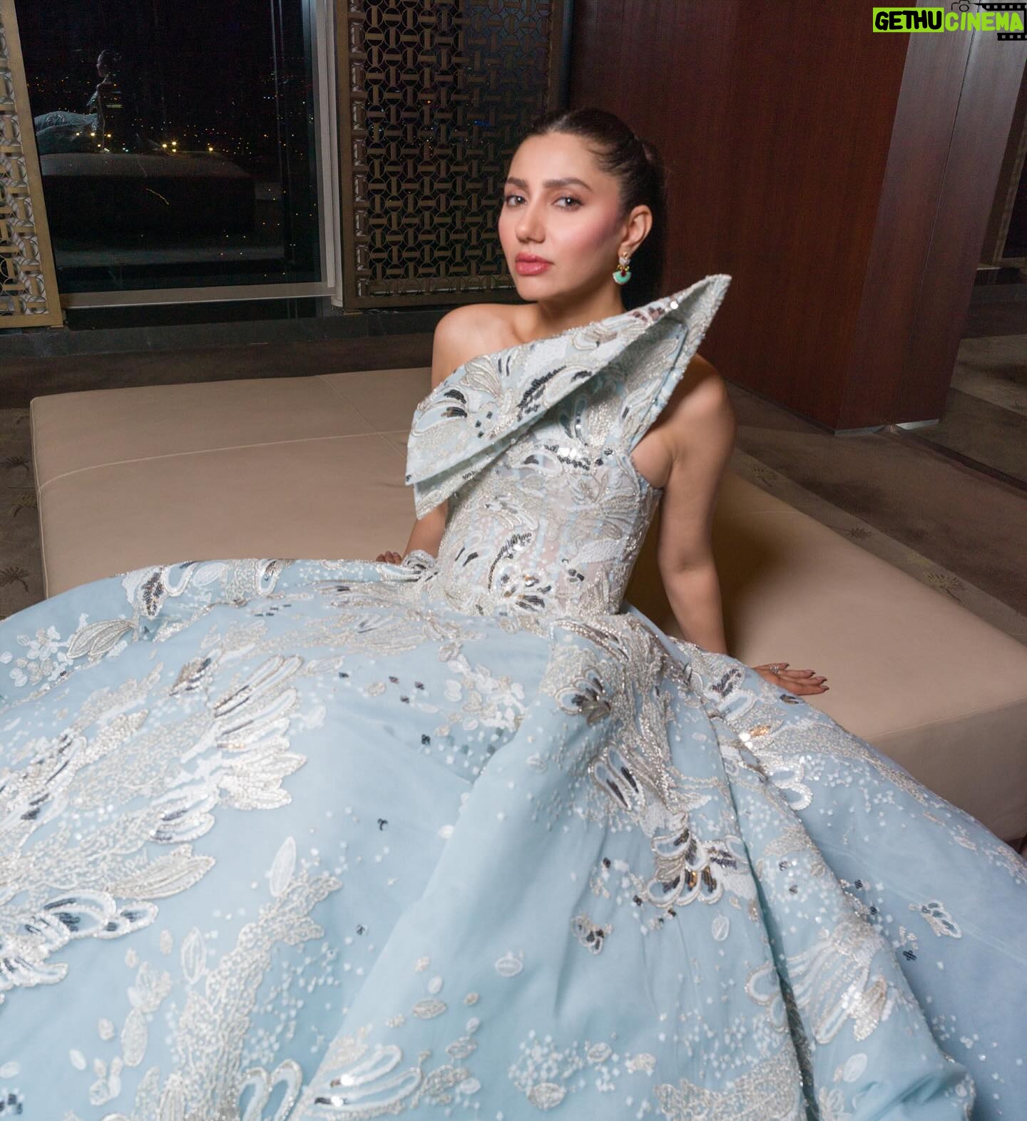 Mahira Khan Instagram - 🩵🦋 @theemigala 🦋🩵 Styled by @manekaharisinghani Dress @michael5inco Makeup @anamfarooqkhan_makeup Hair @danihairstylist1 Jewelry @lamarquisejewellery Photography @altamashurooj Asst Photographer @alisa.poturaeva