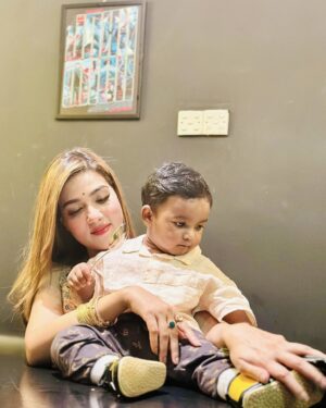 Mahiya Mahi Instagram - Laughing with my son heals my soul. 💙