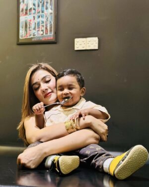 Mahiya Mahi Instagram - Laughing with my son heals my soul. 💙