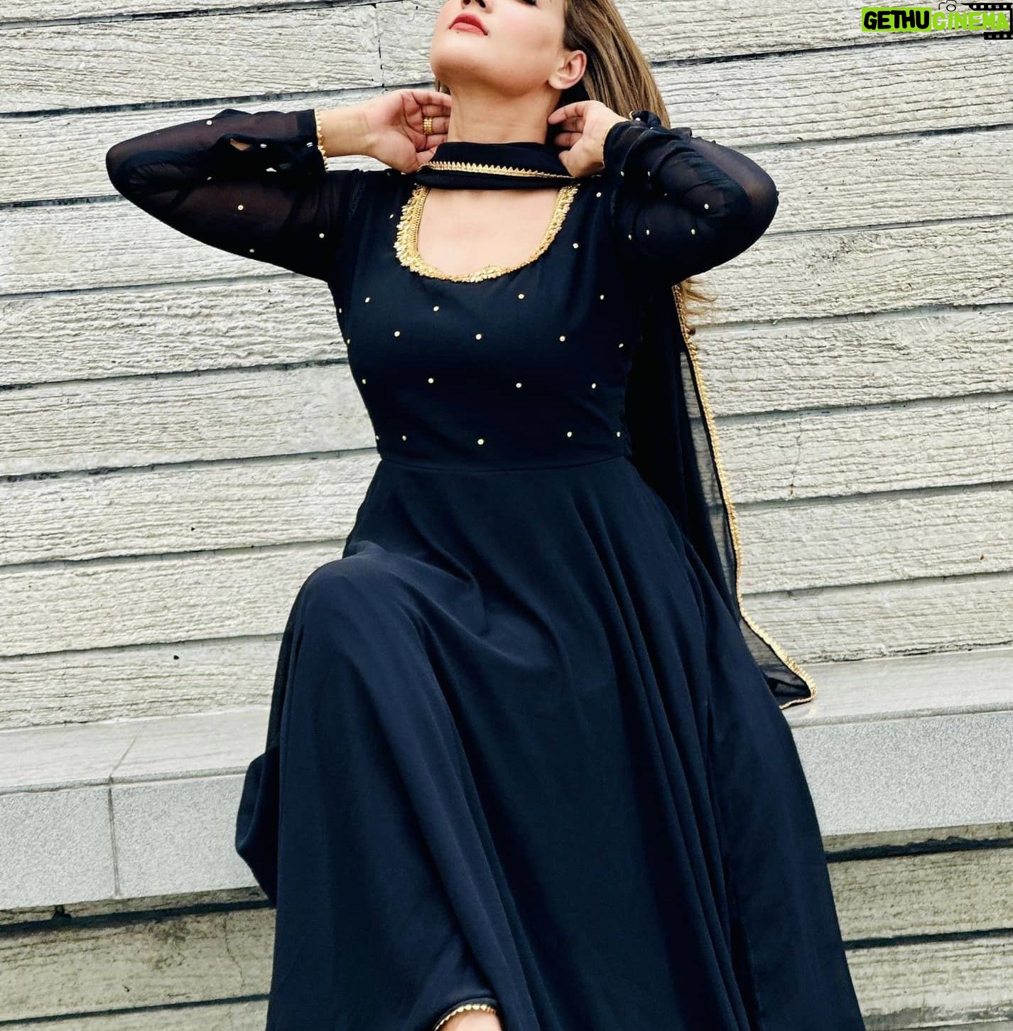 Mahiya Mahi Instagram - Outfit- @alainah.couture