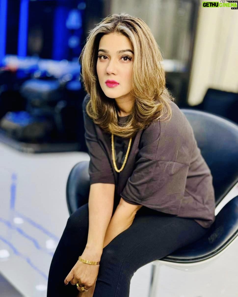 Mahiya Mahi Instagram - New hair colour by Signature Look By SAMIA Iām so happyyyyyyyy girl šššš