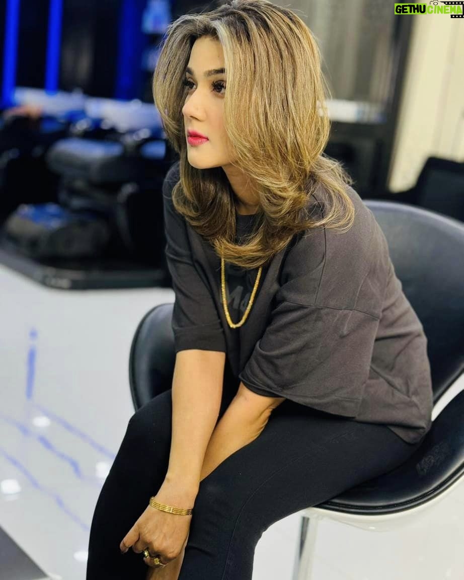 Mahiya Mahi Instagram - New hair colour by Signature Look By SAMIA Iām so happyyyyyyyy girl šššš