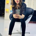 Mahiya Mahi Instagram – New hair colour by Signature Look By SAMIA
I’m so happyyyyyyyy girl 😘😘😘😘