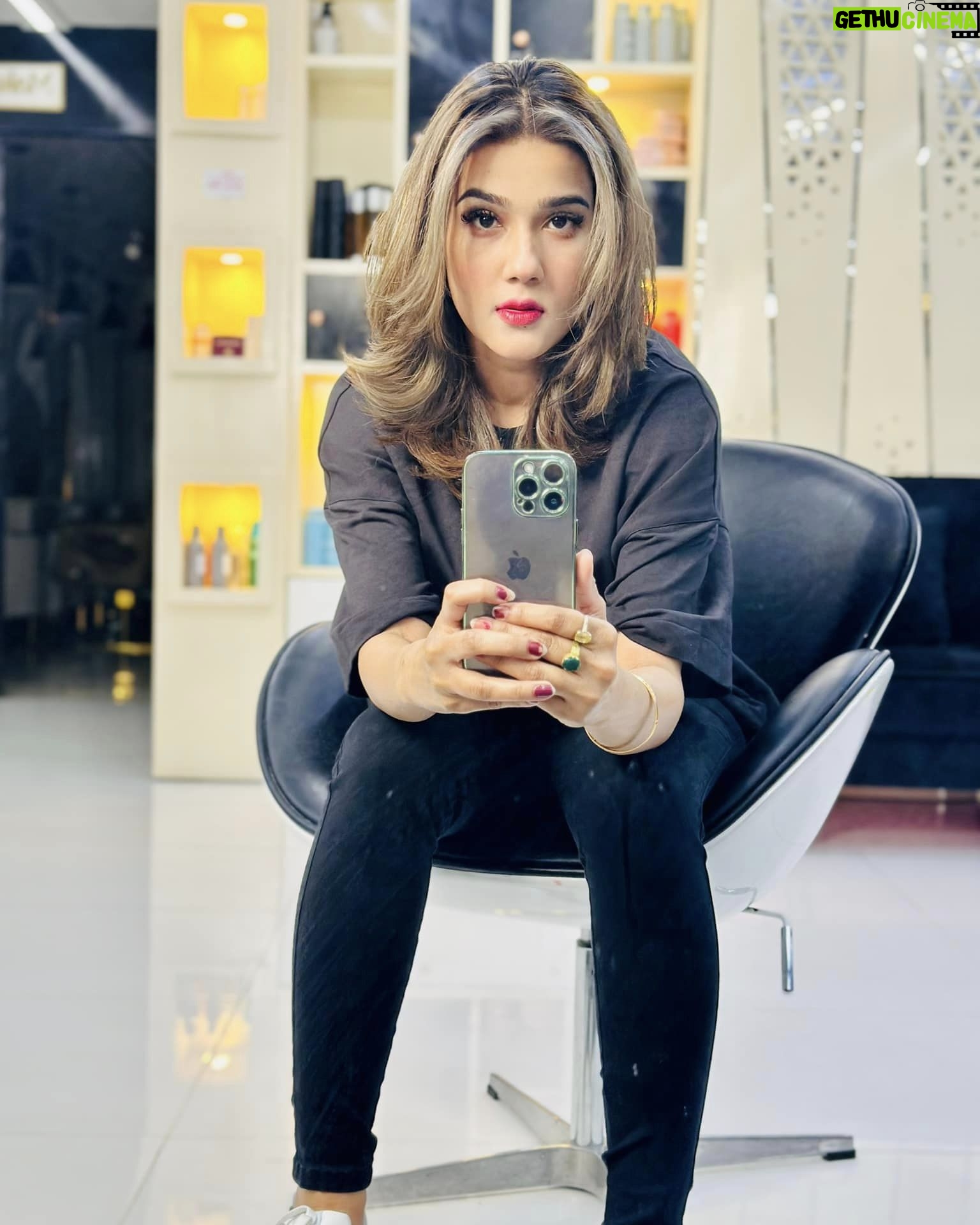 Mahiya Mahi Instagram - New hair colour by Signature Look By SAMIA Iām so happyyyyyyyy girl šššš