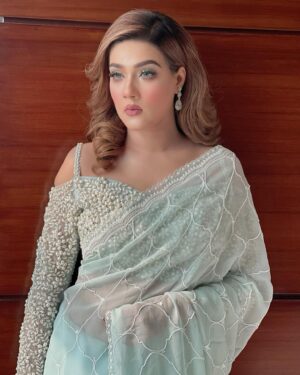 Mahiya Mahi Instagram - সামনের মাসে আমায় একটা ঝুমকো কিনে দিয়ো ❤️