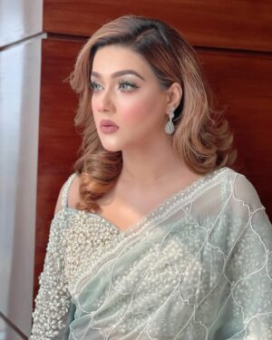 Mahiya Mahi Instagram - সামনের মাসে আমায় একটা ঝুমকো কিনে দিয়ো ❤️