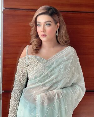 Mahiya Mahi Instagram - সামনের মাসে আমায় একটা ঝুমকো কিনে দিয়ো ❤️